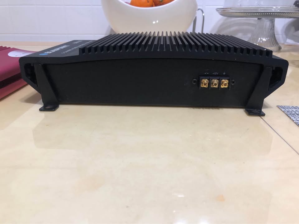 BLAUPUNKT 5 Channel Car Amp & Phase Linear 2 Channel - photo 3