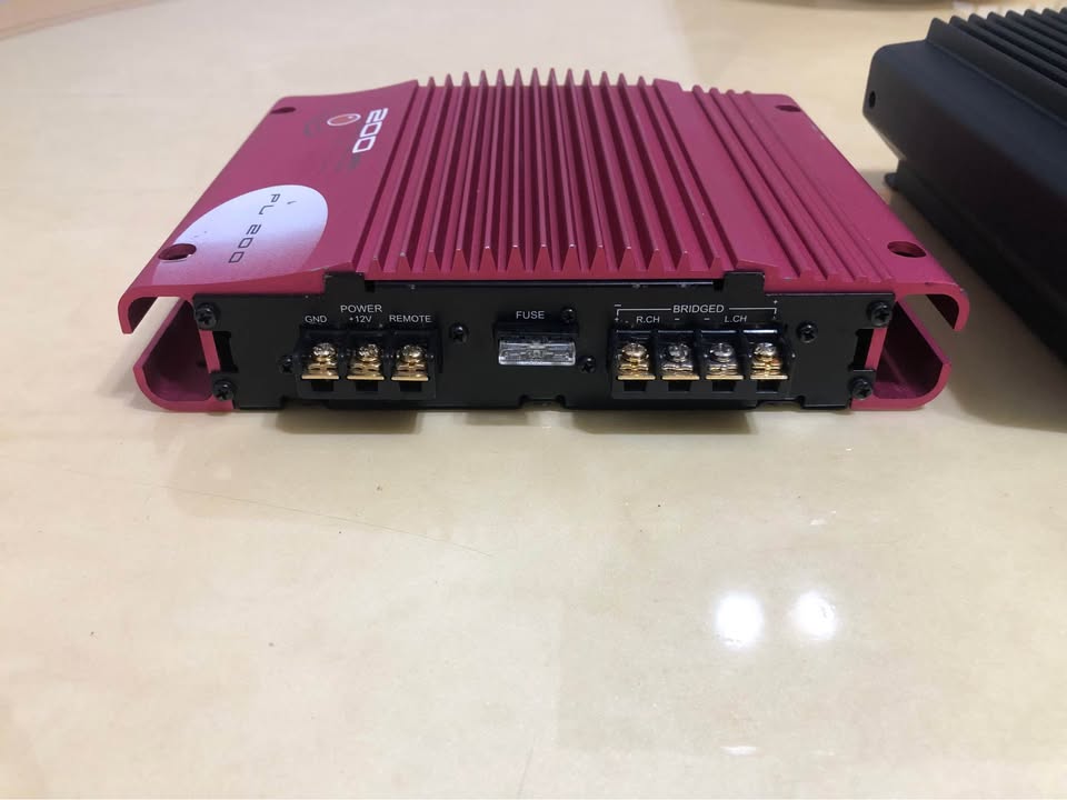 BLAUPUNKT 5 Channel Car Amp & Phase Linear 2 Channel - photo 4