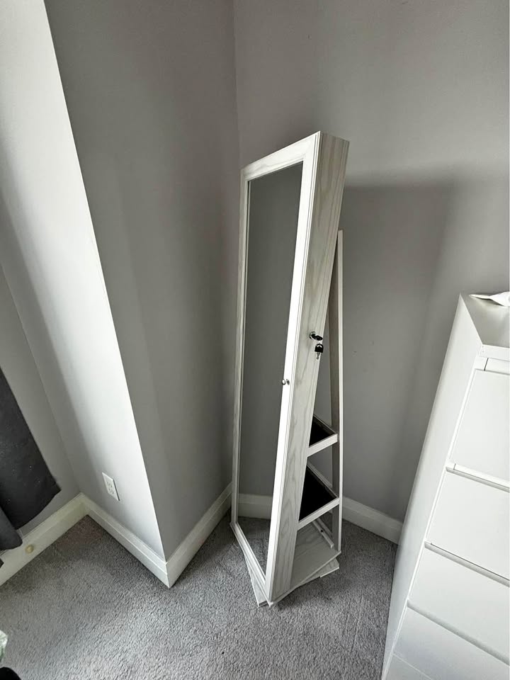 Swivel Mirror/Vanity/ Jewelry Organizer in 1