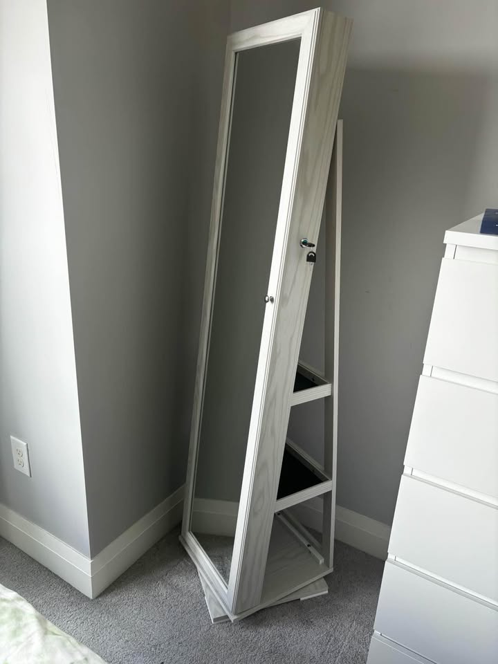 Swivel Mirror/Vanity/ Jewelry Organizer in 1 - photo 2