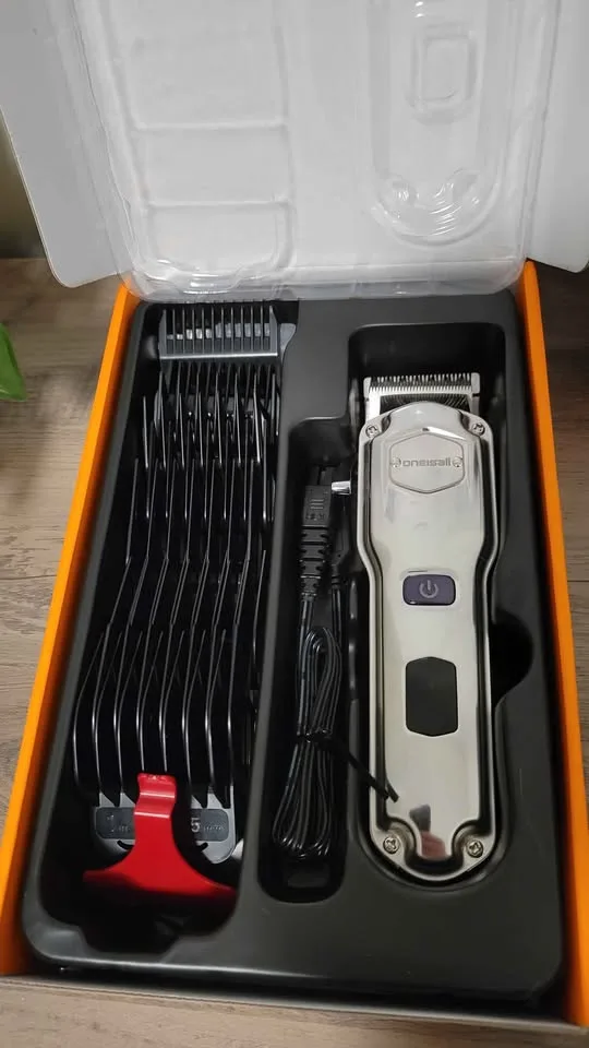 Pet Clippers - NEW with all accessories 🥕 image indicator(5)