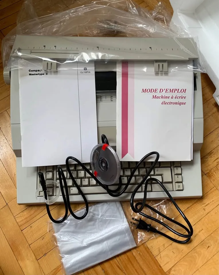 OLYMPIA Electric Typewriter. Brand new/ never used. image indicator(2)