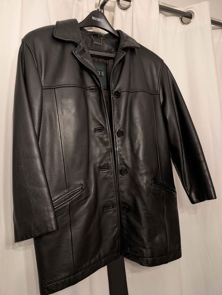 Danier Leather Coat - Women's Petite (US 4-6) - photo 2