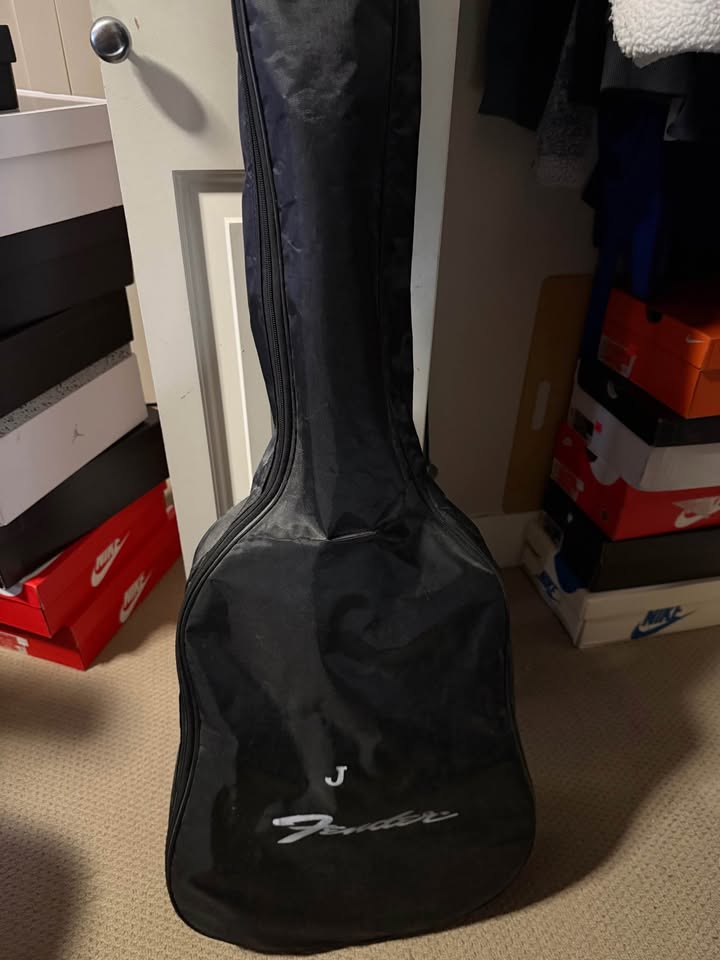 🎸 Semi‑Acoustic Guitar with Accessories – Excellent Condition - photo 4