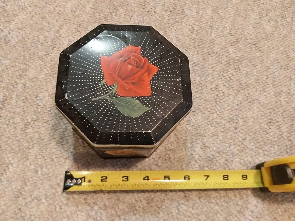 Vintage biscuit tin image indicator(2)