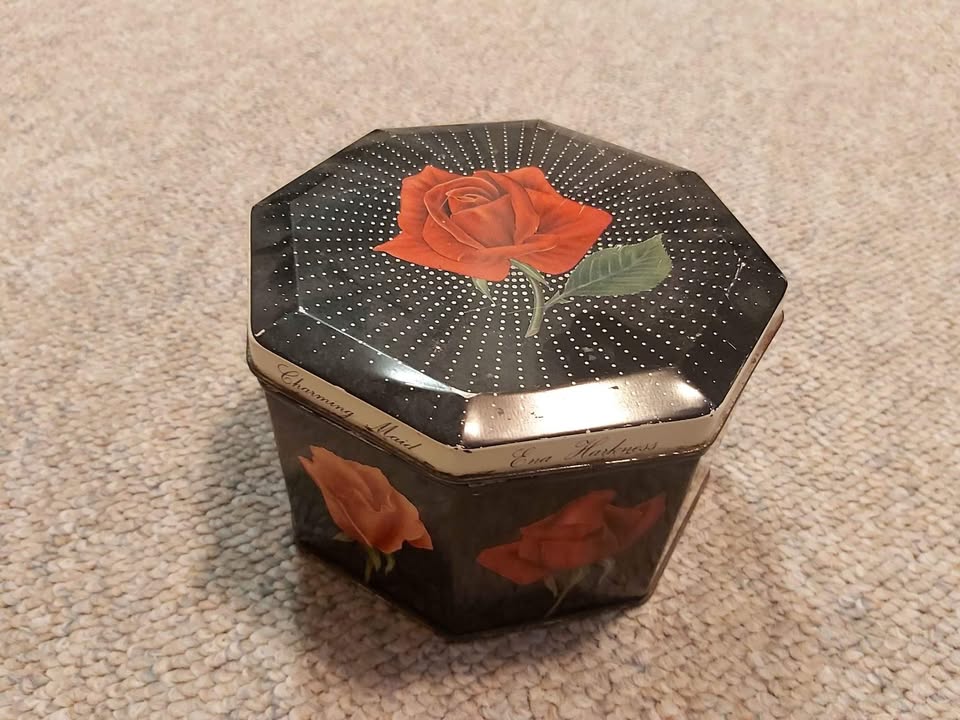 Vintage biscuit tin - photo 5