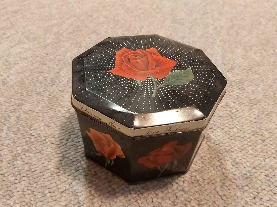 Vintage biscuit tin image indicator(5)