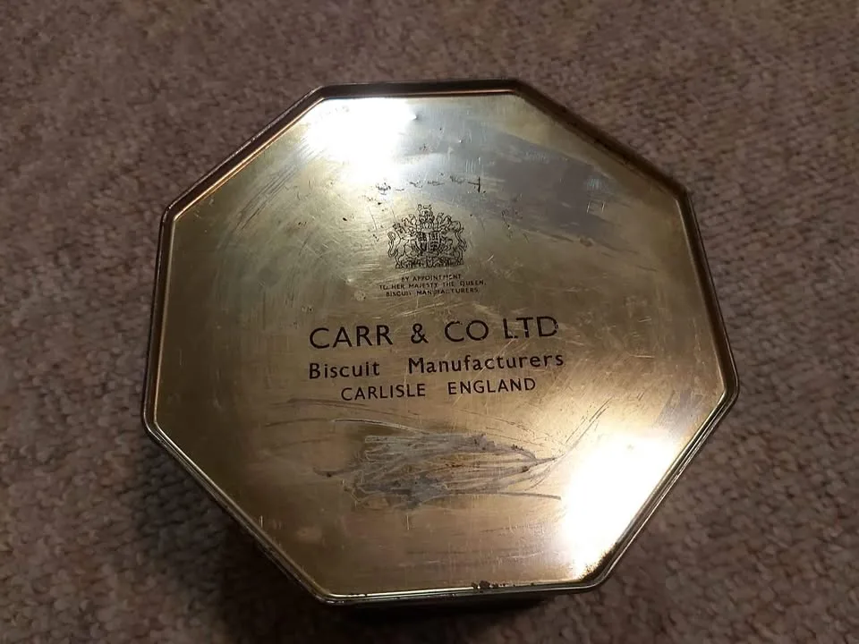 Vintage biscuit tin image indicator(6)