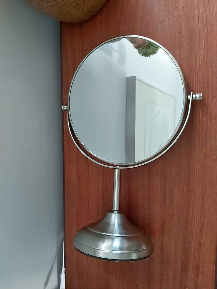 Vanity mirror