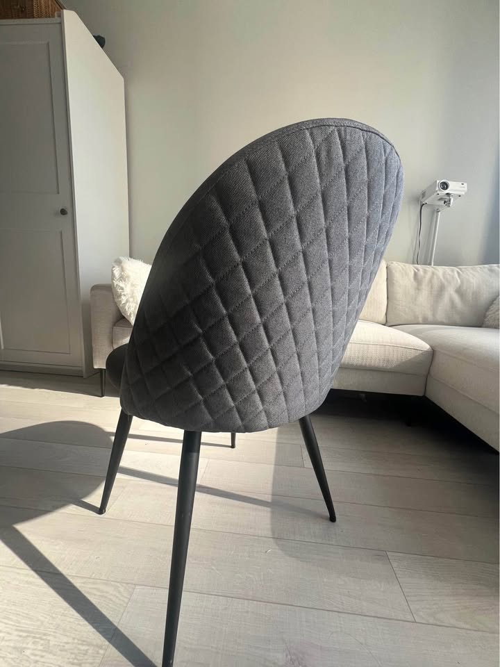 Modern Glass Dining Table + 4 Quilted Grey Chairs - photo 5
