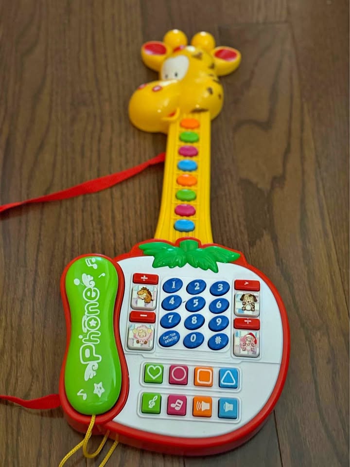 Teaching Giraffe Guitar Phone
