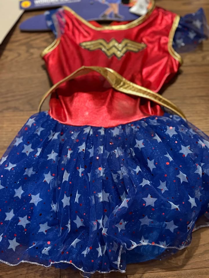 DC Wonder Woman Halloween Costume - photo 2