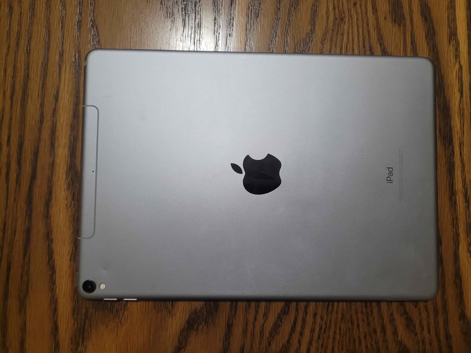Ipad pro 1st gen 10.5 inches - photo 2