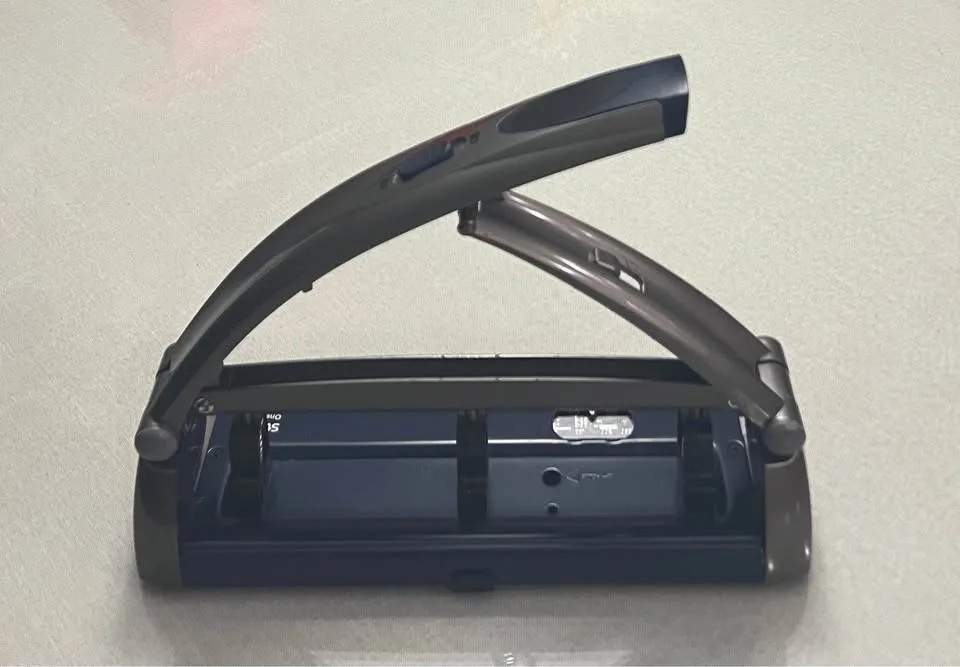 3 hole punch - Staples one Touch - 45 sheets image indicator(2)