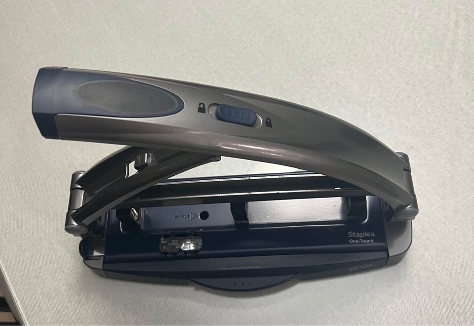3 hole punch - Staples one Touch - 45 sheets - photo 3