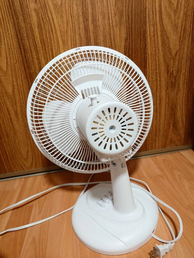 Hampton Bay Fan 12 inch quiet, clean perfect condition - photo 2