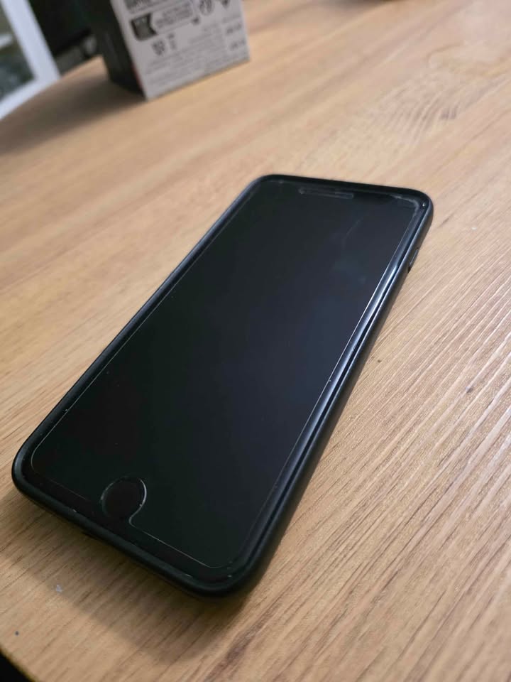 iPhone 7 Plus – 128 GB – Excellent Condition - photo 3