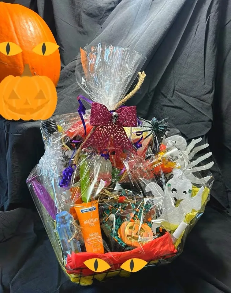 Haunted Halloween Boo Baskets: Spooky Luxury & Killer Deals! 🎃👻 image indicator(2)