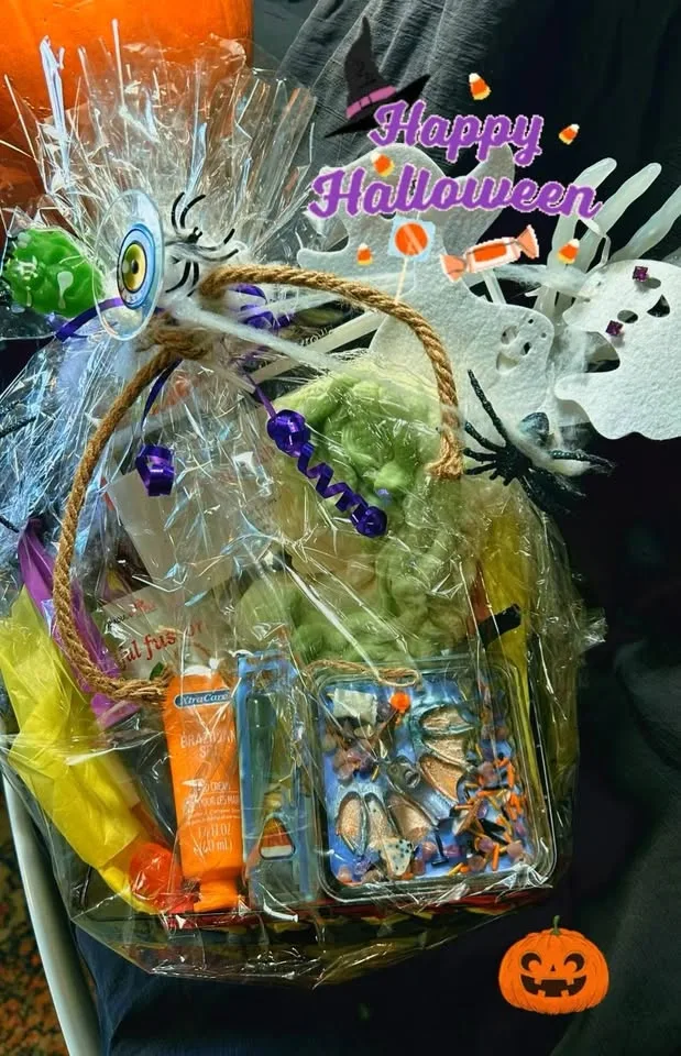 Haunted Halloween Boo Baskets: Spooky Luxury & Killer Deals! 🎃👻 image indicator(4)