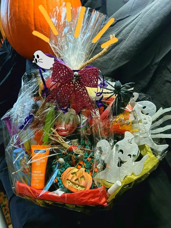 Haunted Halloween Boo Baskets: Spooky Luxury & Killer Deals! 🎃👻 image indicator(5)