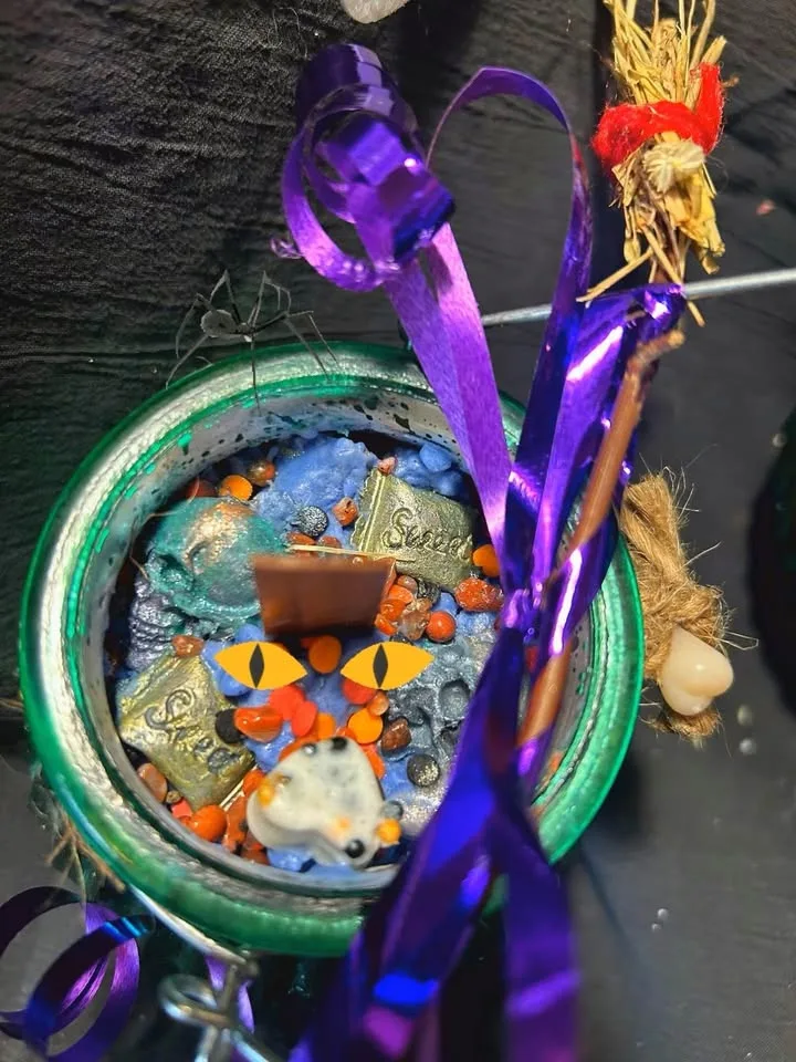 Haunted Halloween Boo Baskets: Spooky Luxury & Killer Deals! 🎃👻 image indicator(6)