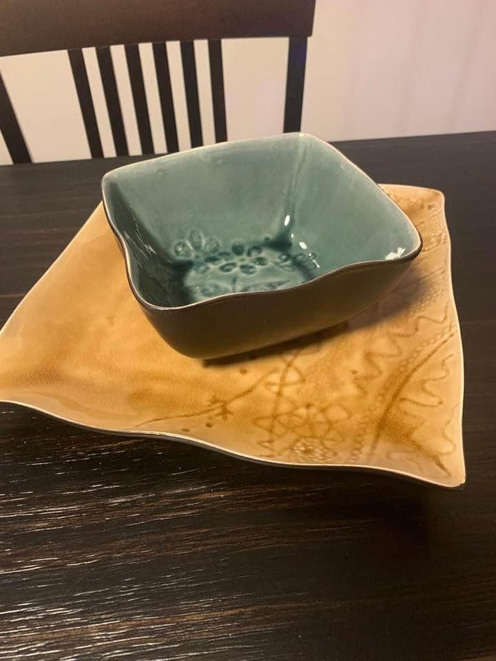 Square shaped plate and bowl.