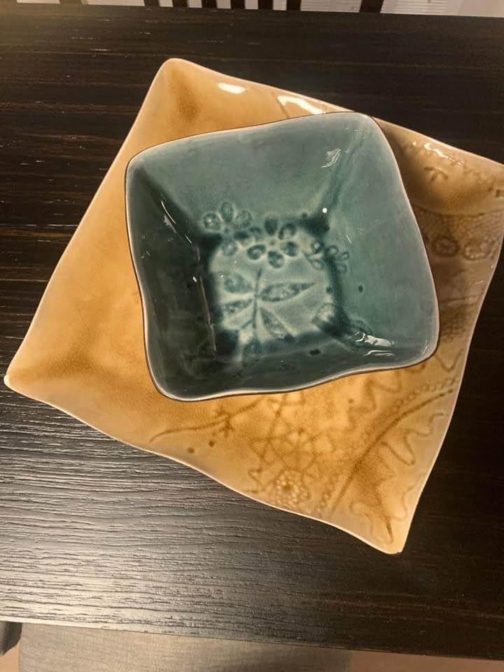 Square shaped plate and bowl. - photo 3