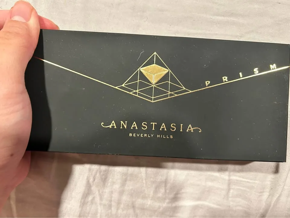 ABH Eyeshadow Palettes - BNIB Limited Editions image indicator(6)