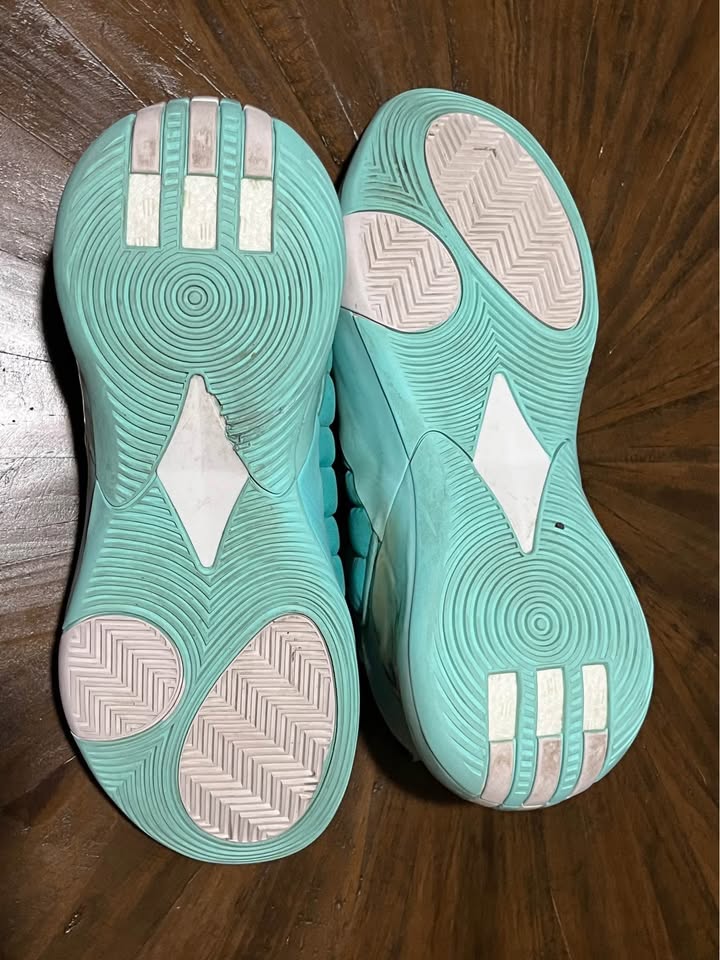 Harden’s basketball shoes - photo 2