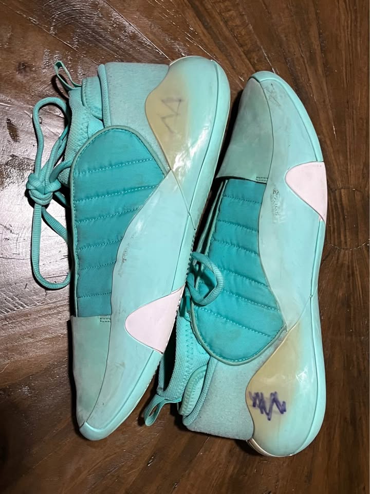 Harden’s basketball shoes - photo 3