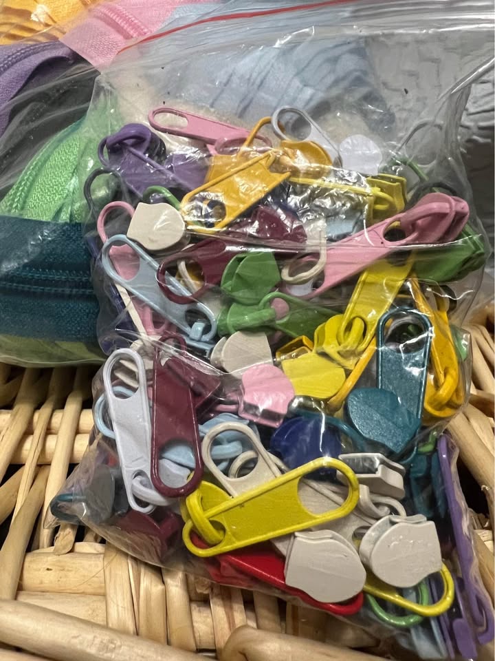 14 different colors zippers for crafts - photo 2