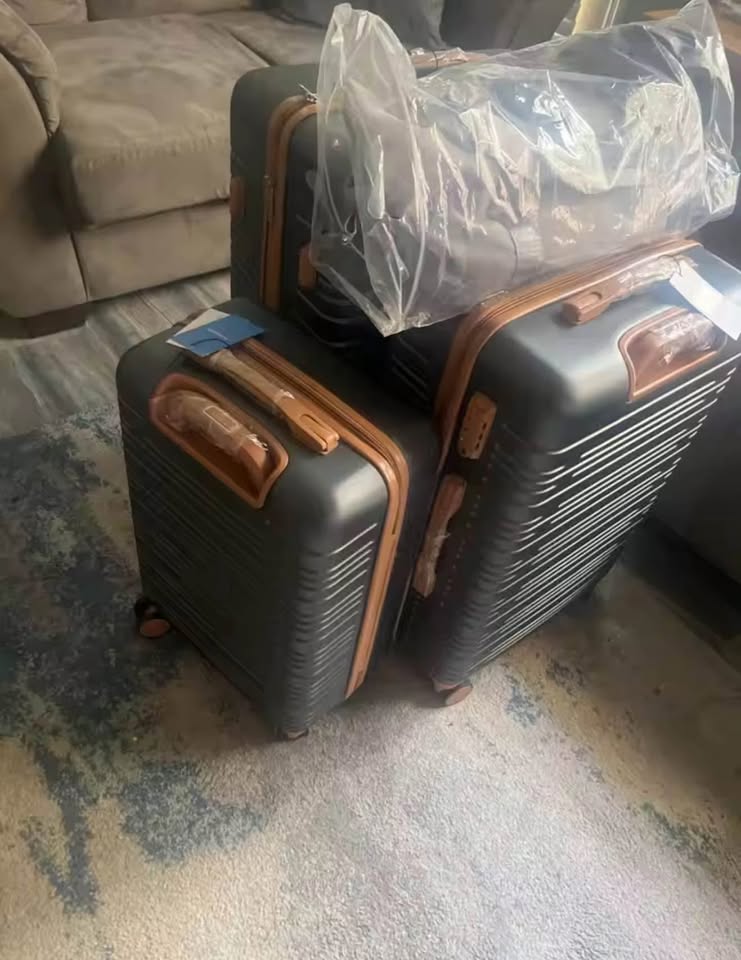 New!! 4 pc luggage set - photo 2