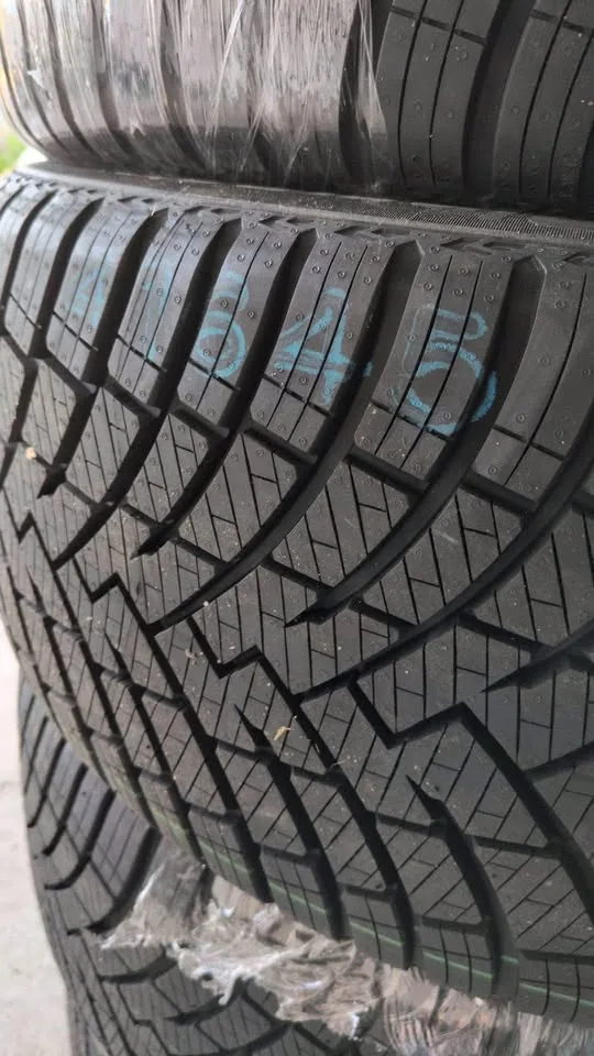 Pirelli Cinturato Weatheractive all-weather tires (set of 4) image indicator(3)