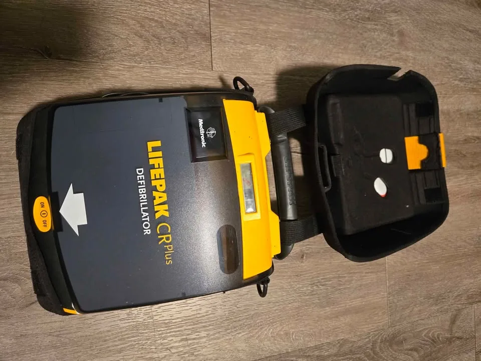 Lifepak CR Plus Defibrillator AED - Medtronic image indicator(2)