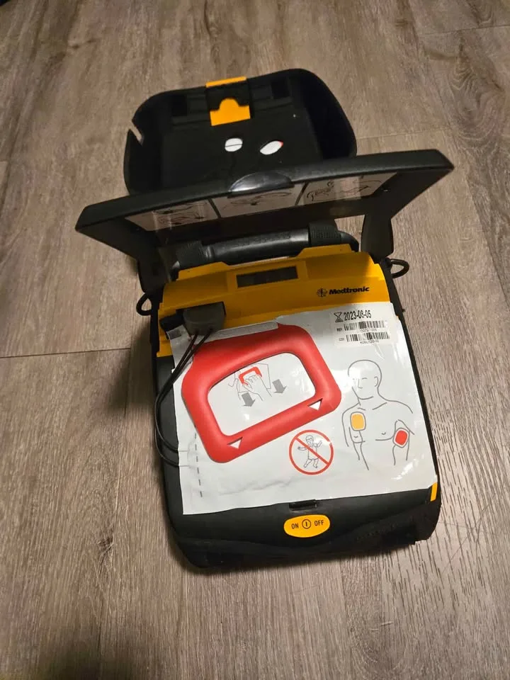 Lifepak CR Plus Defibrillator AED - Medtronic image indicator(3)