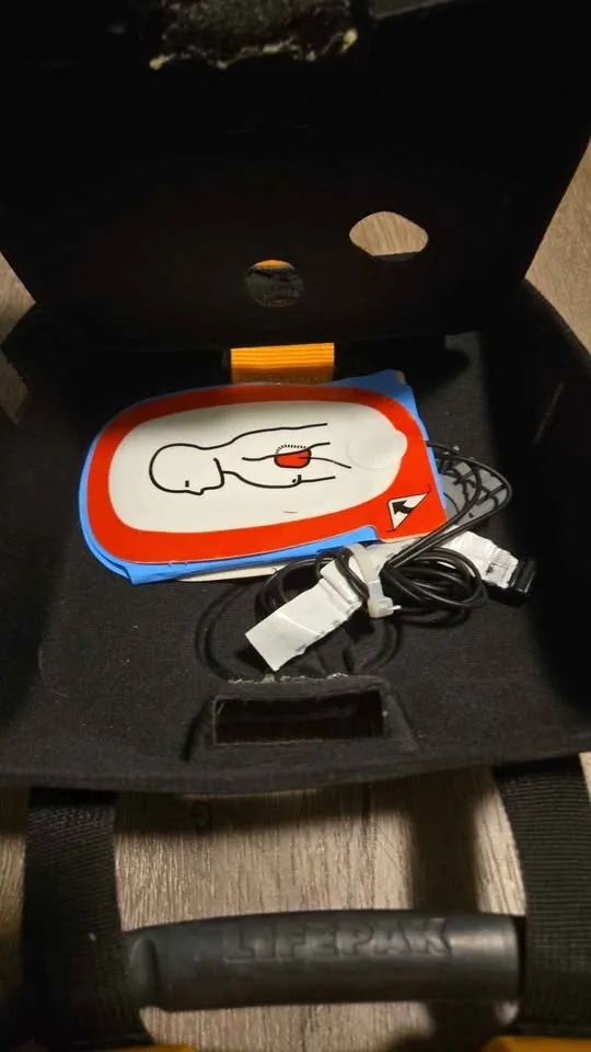 Lifepak CR Plus Defibrillator AED - Medtronic image indicator(4)