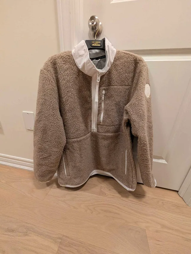 Canada Goose Renfrew Fleece (Tan) size Large $300 image indicator(3)