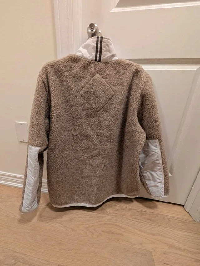 Canada Goose Renfrew Fleece (Tan) size Large $300 image indicator(4)