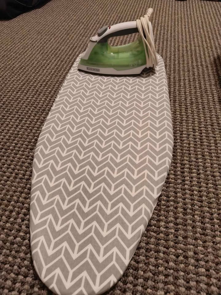 Steam iron with table top ironing board - photo 2