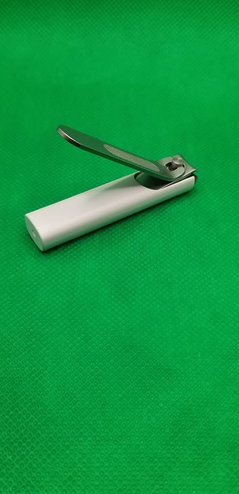 Special no-mess nail clippers