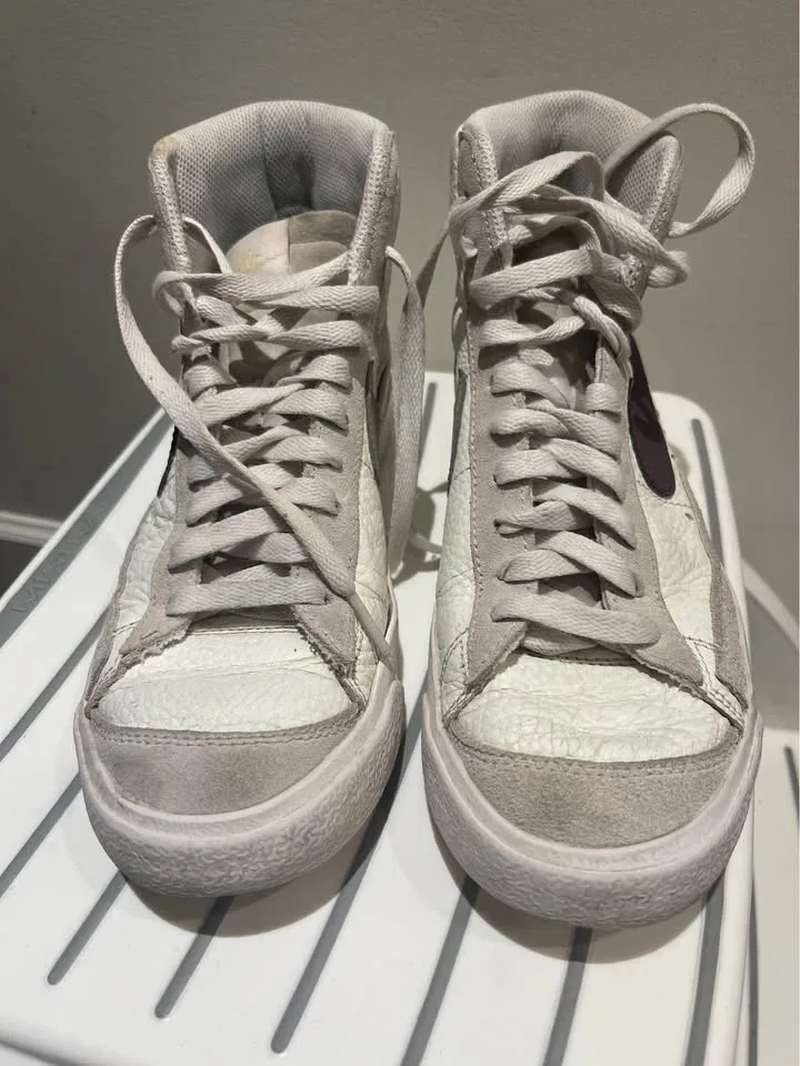 Nike Wmns Blazer Mid '77 'Python Heel woman size 7 image indicator(2)