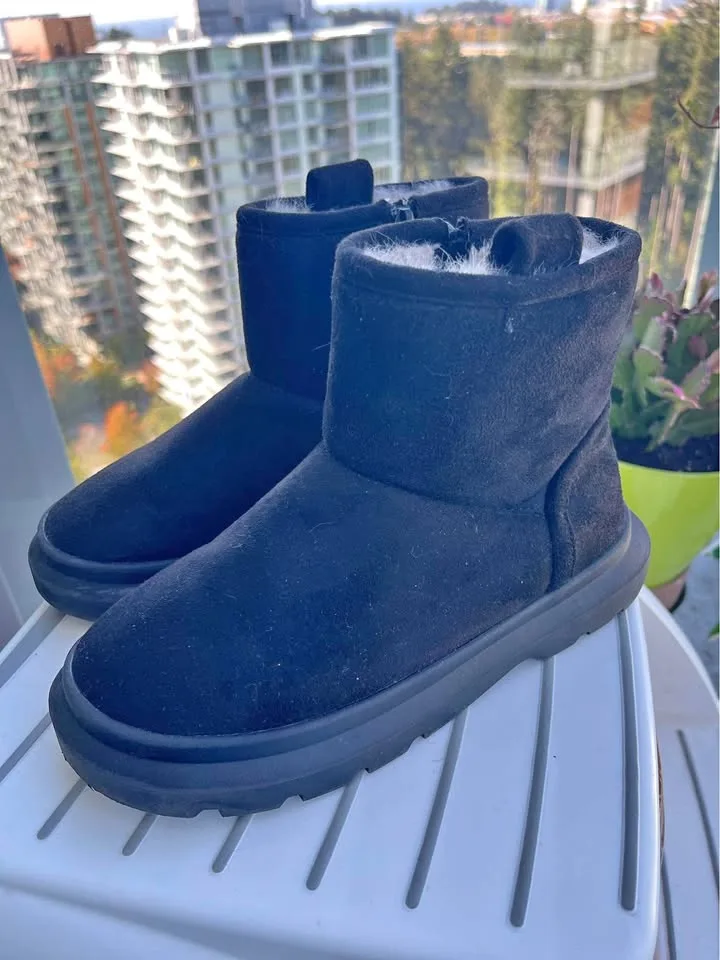 Zara boots kid size 3.5-4 thumbnail