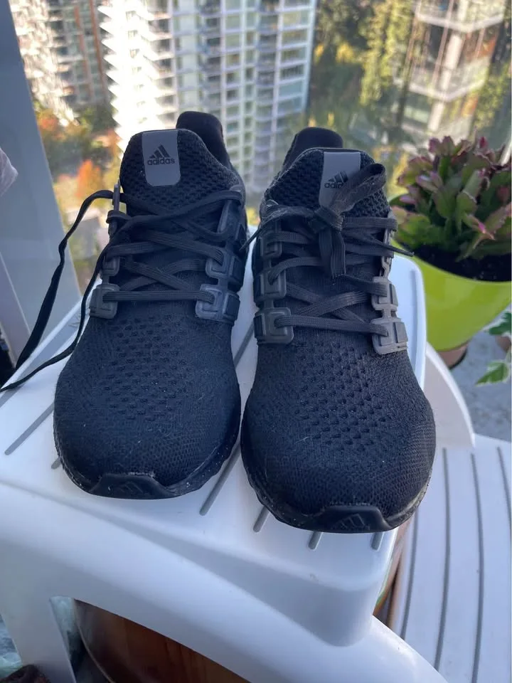 Ultra Boost Triple Black M Size 10 image indicator(2)