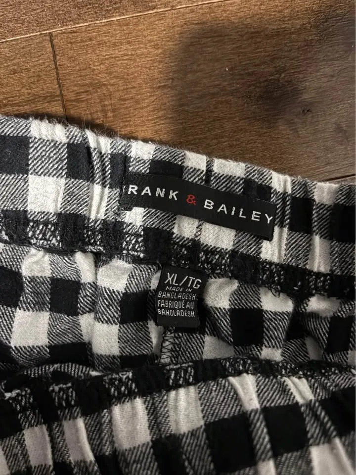 Black and White Plaid Pyjama Pants image indicator(2)