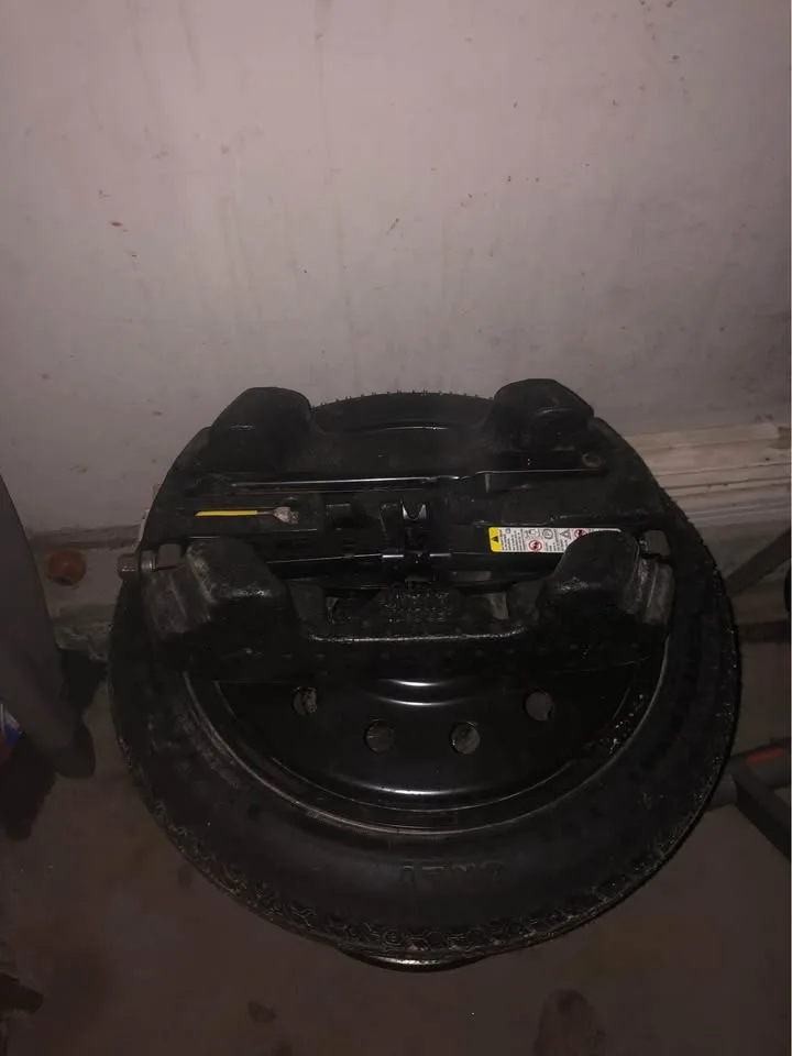 Spare Tire Buick Allure with Jack set image indicator(2)