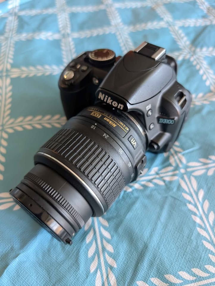 Nikon D3100 with kit lens - photo 3