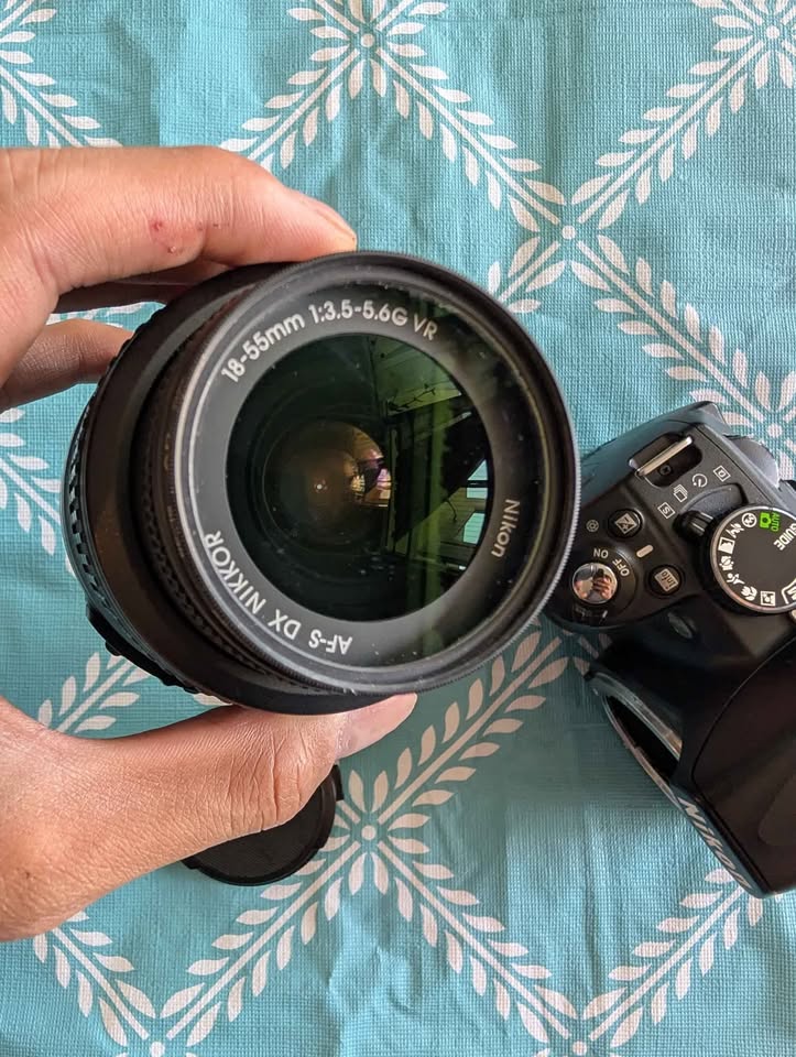 Nikon D3100 with kit lens - photo 4