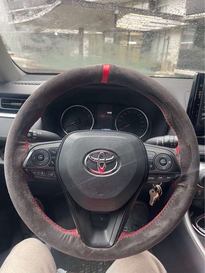 Alcantara steering wheel wrap hand stitching - photo 3