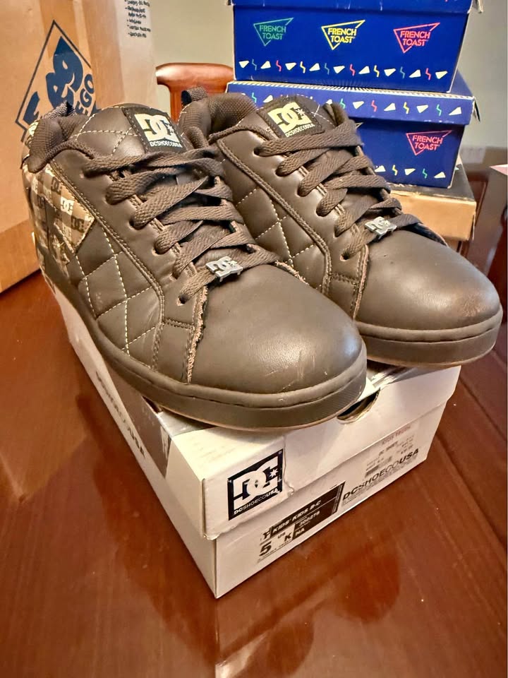 Kids DC Shoes - Size 5