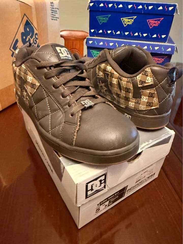 Kids DC Shoes - Size 5 - photo 2